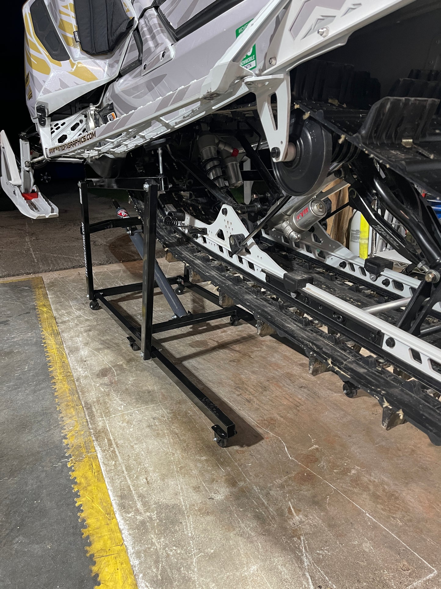 LX6 Snowmobile lift